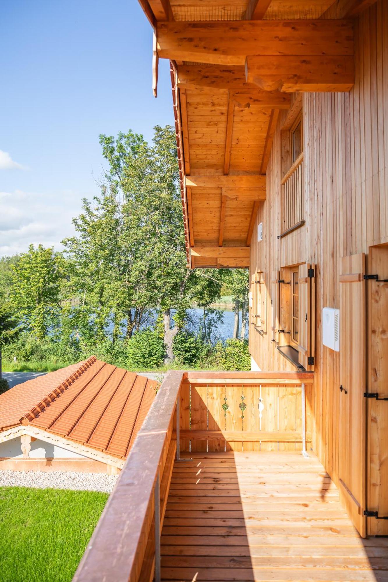 Graf Chiemo Suites - Direkt Am Chiemsee Mit Separatem Seezugang Chieming Exterior photo