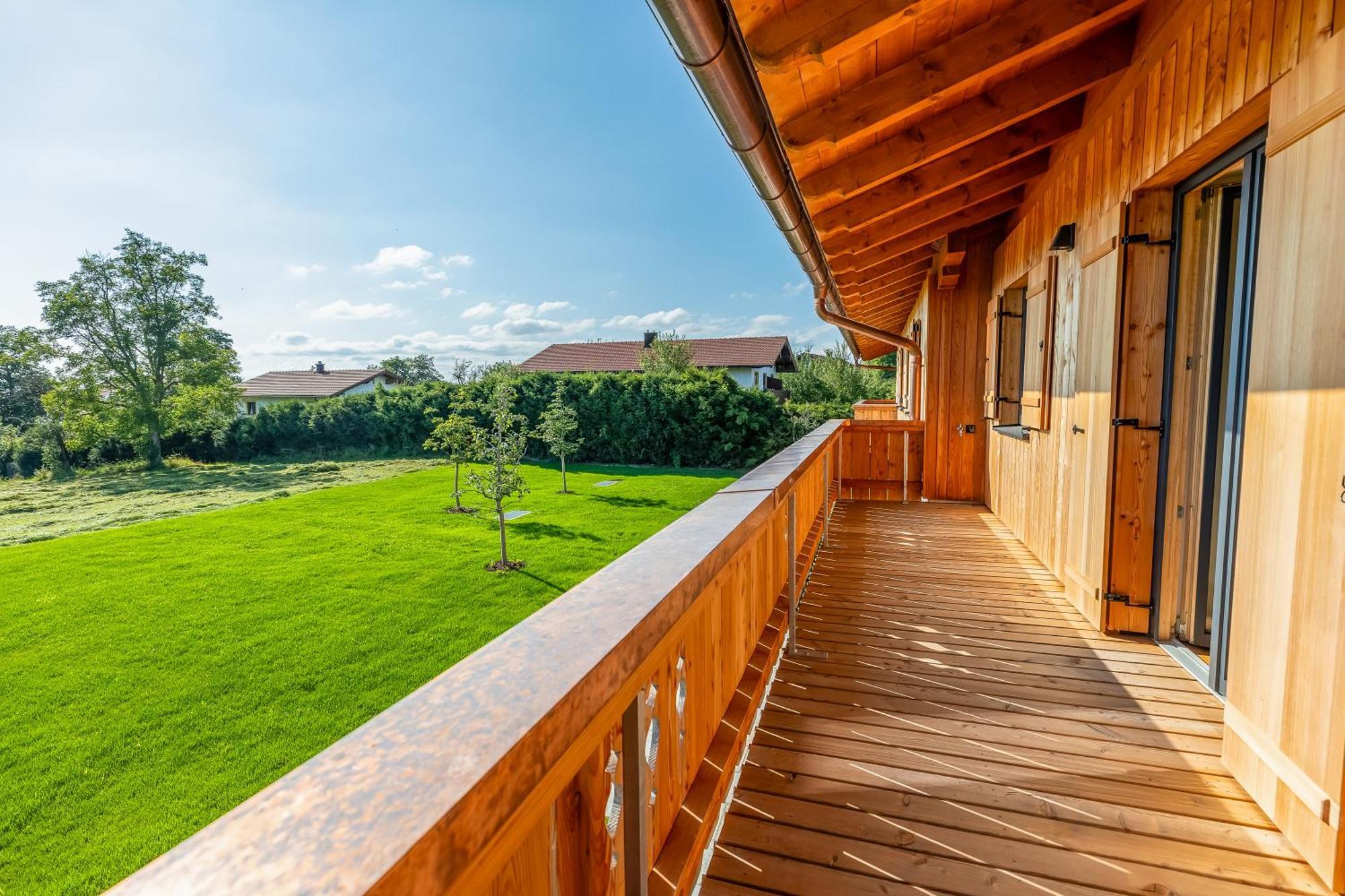 Graf Chiemo Suites - Direkt Am Chiemsee Mit Separatem Seezugang Chieming Exterior photo