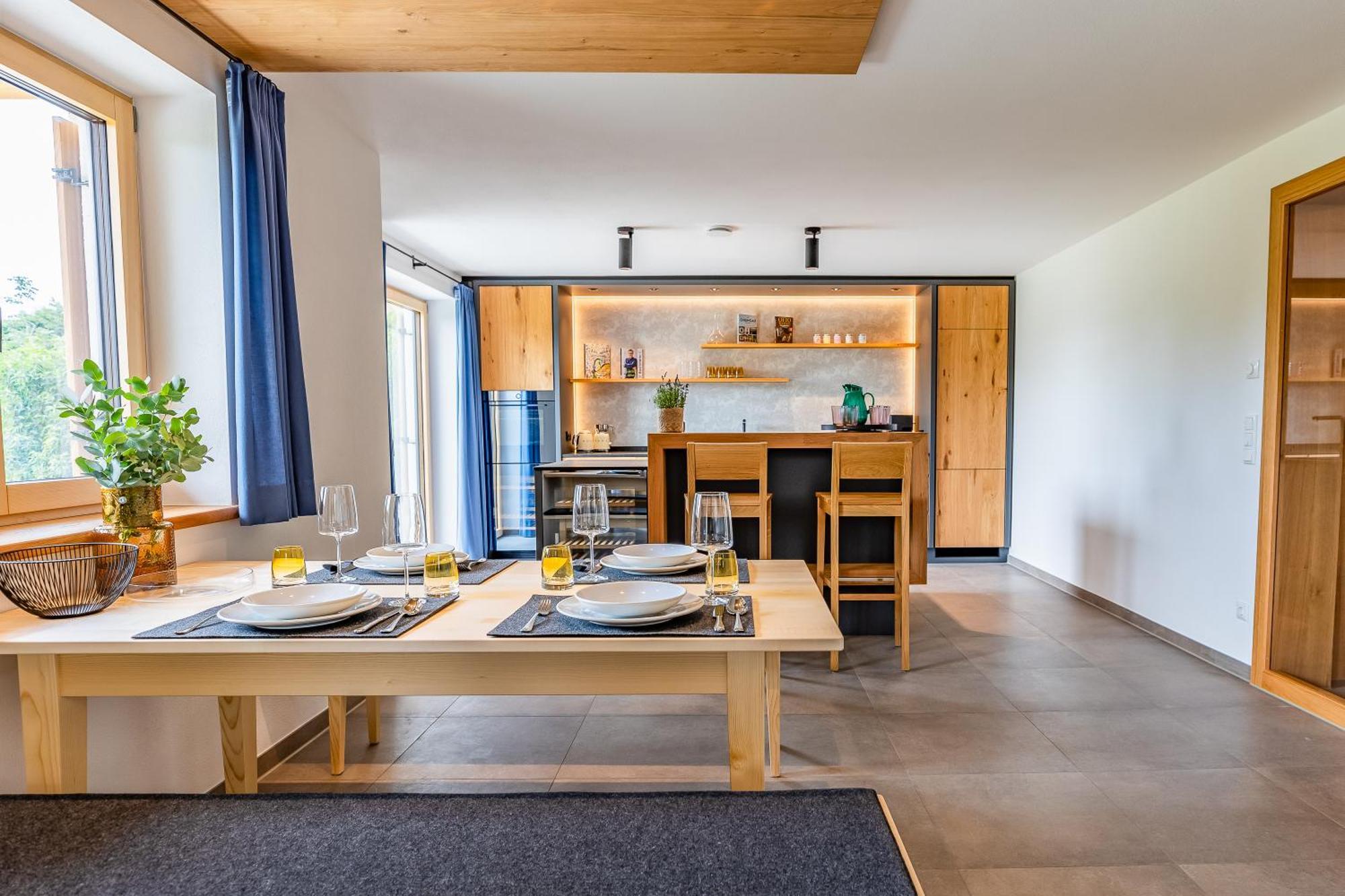 Graf Chiemo Suites - Direkt Am Chiemsee Mit Separatem Seezugang Chieming Exterior photo
