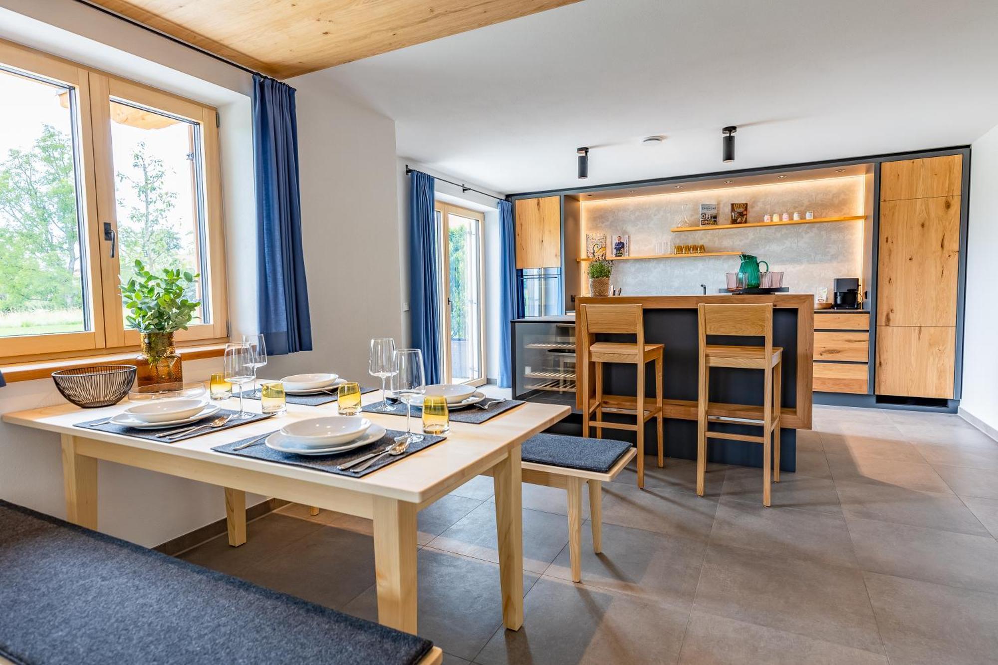 Graf Chiemo Suites - Direkt Am Chiemsee Mit Separatem Seezugang Chieming Exterior photo